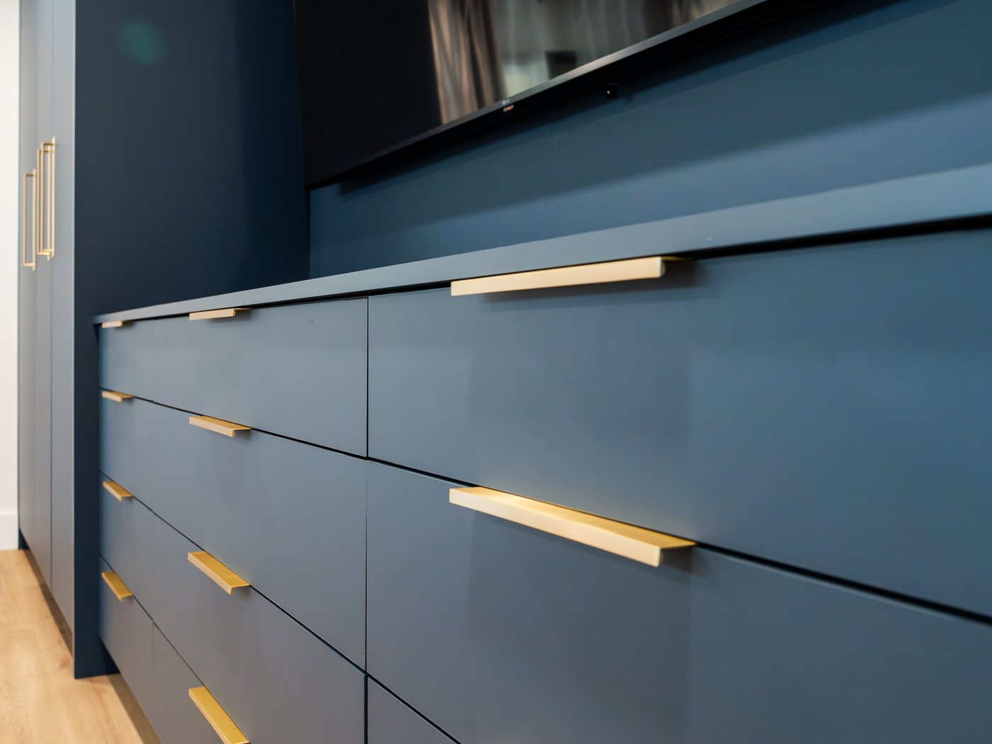 Navy cabinetry with brass pulls