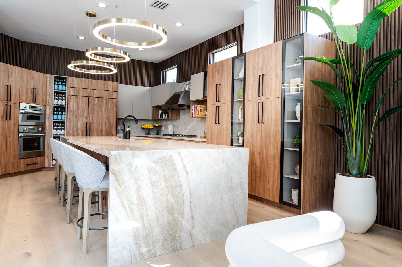 Curved walnut kitchen